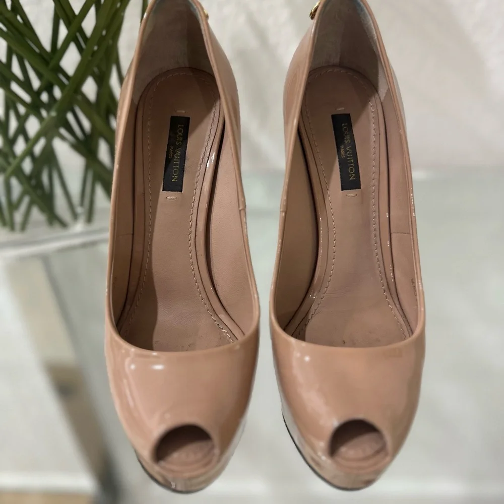 Louis Vuitton shoes - Picture 2 of 12